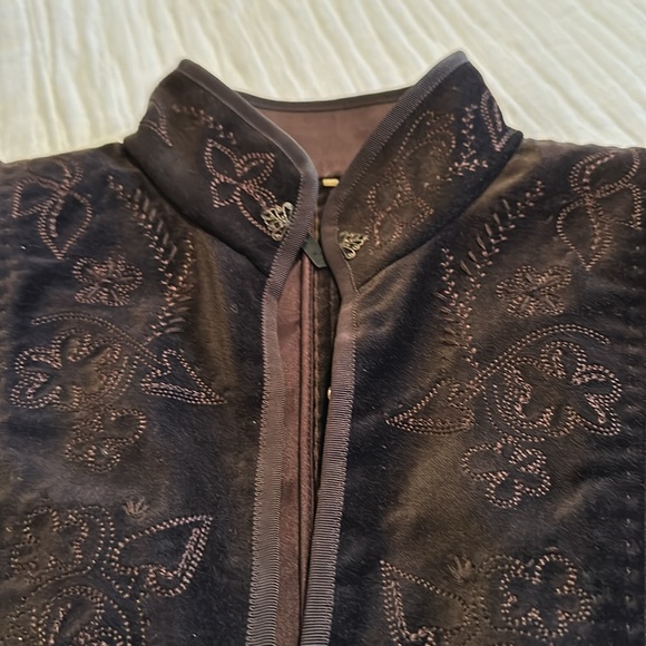 Elie Tahari short velvet, embroidered jacket/top - Picture 3 of 8